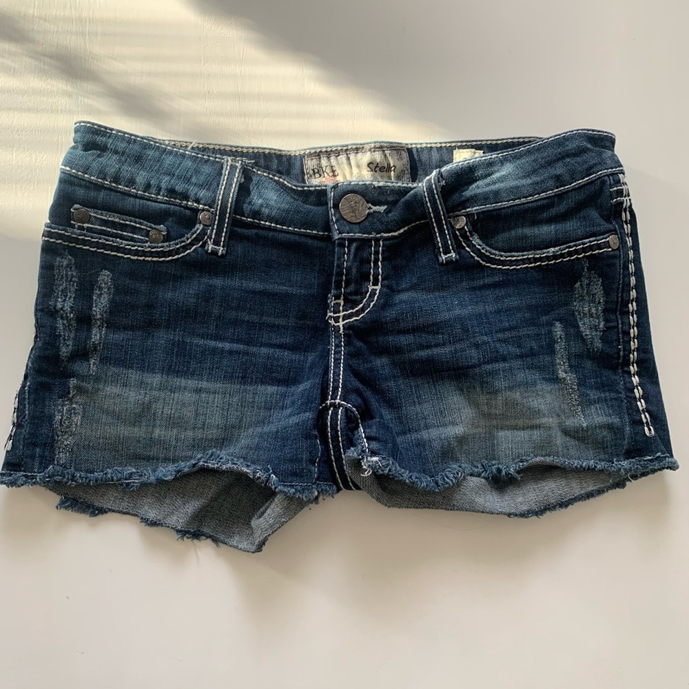 NEW BKE Buckle Stella blue Jean shorts size 25 stretch soft low waisted comfy !!